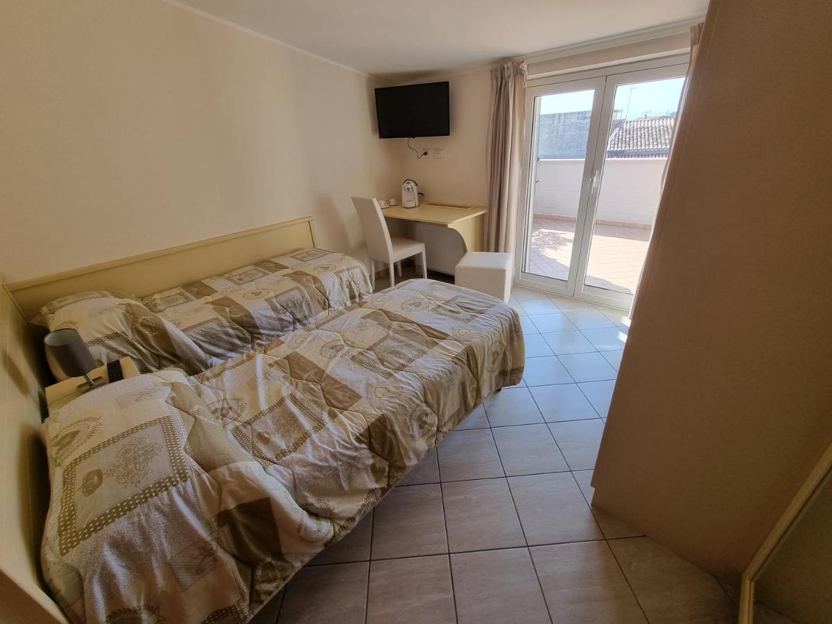 B&B E Casa Vacanza Al Castello Roccella Ionica Eksteriør bilde