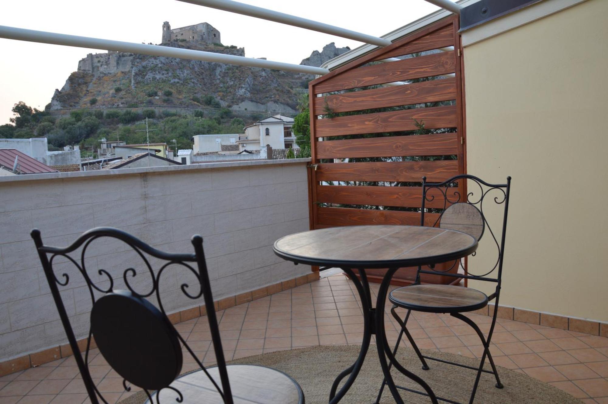B&B E Casa Vacanza Al Castello Roccella Ionica Eksteriør bilde